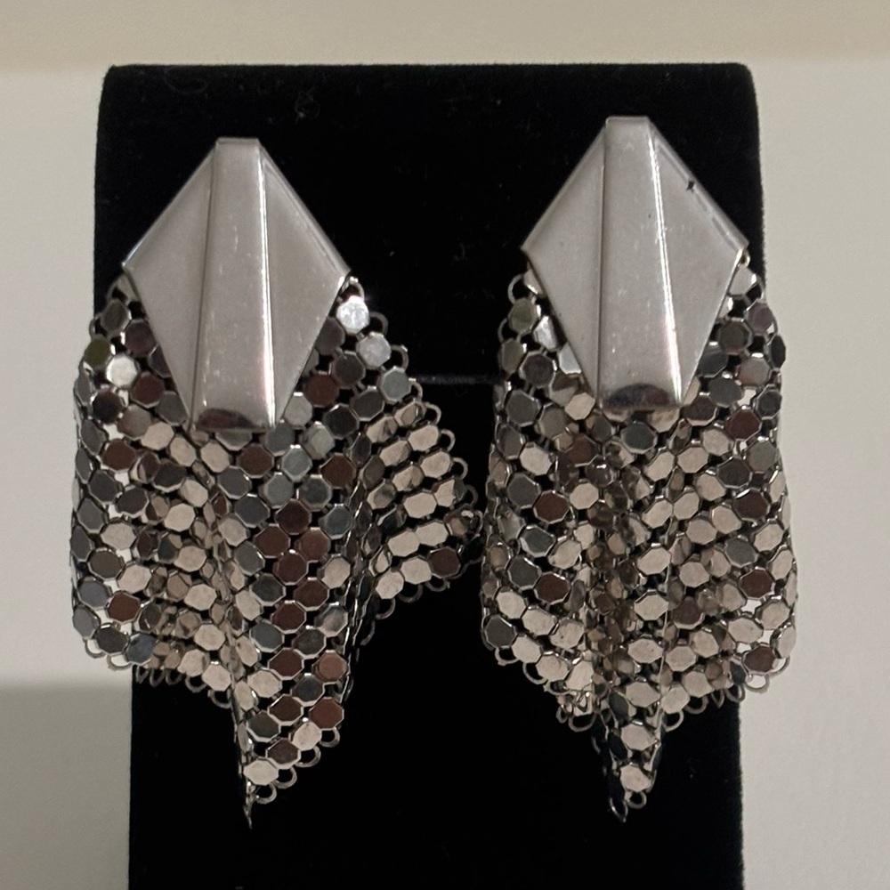Vintage silver tone mesh 1980’s clip on earrings